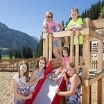 Alpine Family Near Wildkogel Alpesi faház *