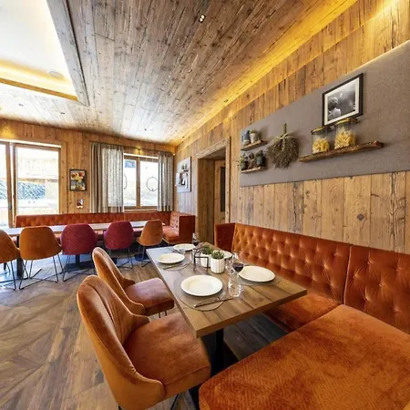 Alpine Family Near Wildkogel * Neukirchen am Großvenediger